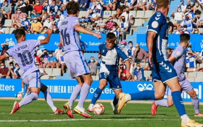 Aarón Rey, envoltat de jugadors rivals a la primera volta | CES